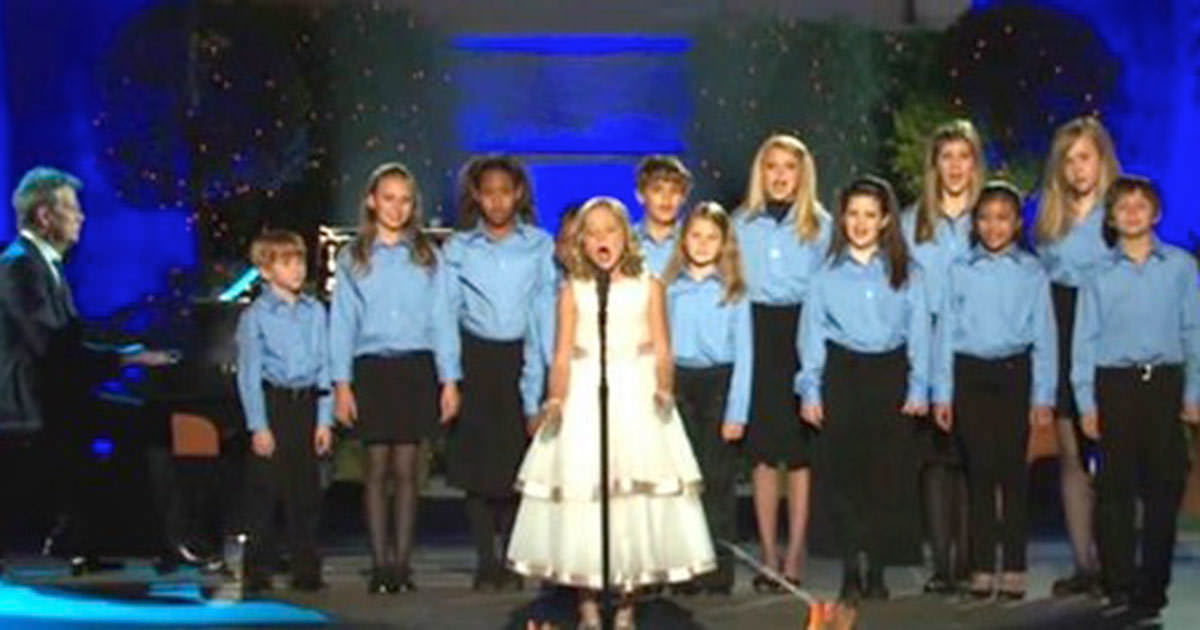 Canción Donde Sale Una Niña De Blanco En La Calle