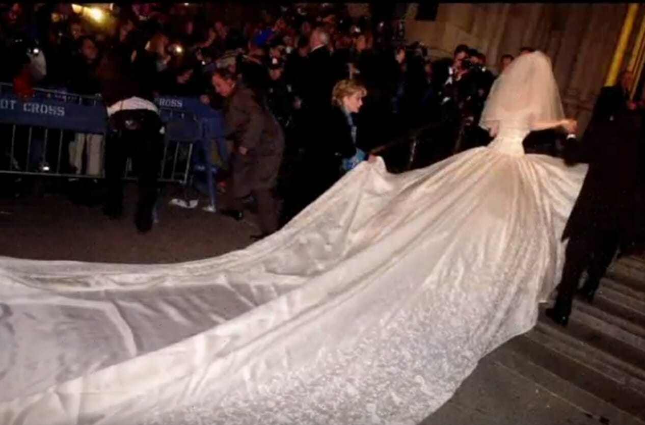 El vestido de boda de Thalia - con sus 70 kg todavía sigue dando que hablar