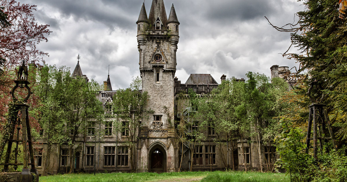 The Castle Was Completely Abandoned In 1991. 24 Years Later, The World ...