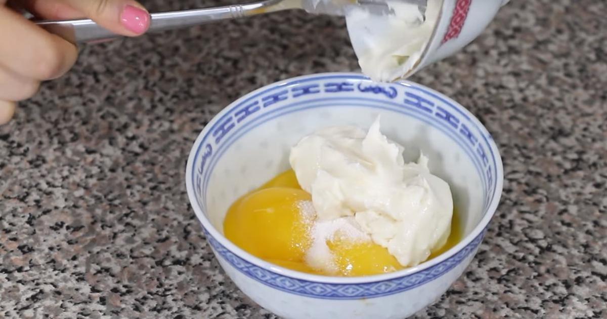 This is what happens when you mix 3 eggs with cream cheese just heavenly