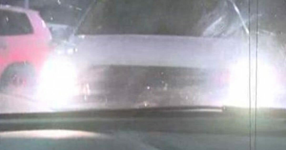 Police warn If someone flashes highbeams at you, drive away quickly