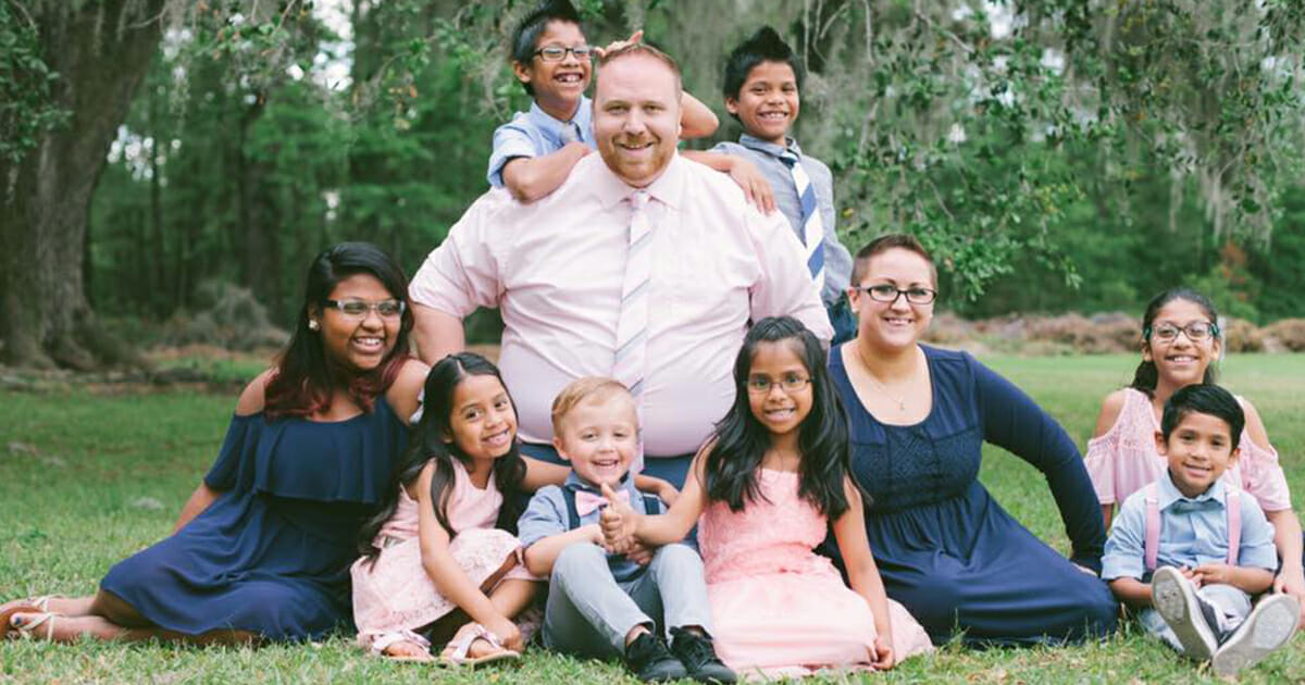 Couple adopt 7 kids in 1 day then get phone call that