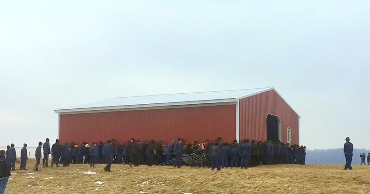 200 Amish Men Lift Barn With Bare Hands And Move It To New Location