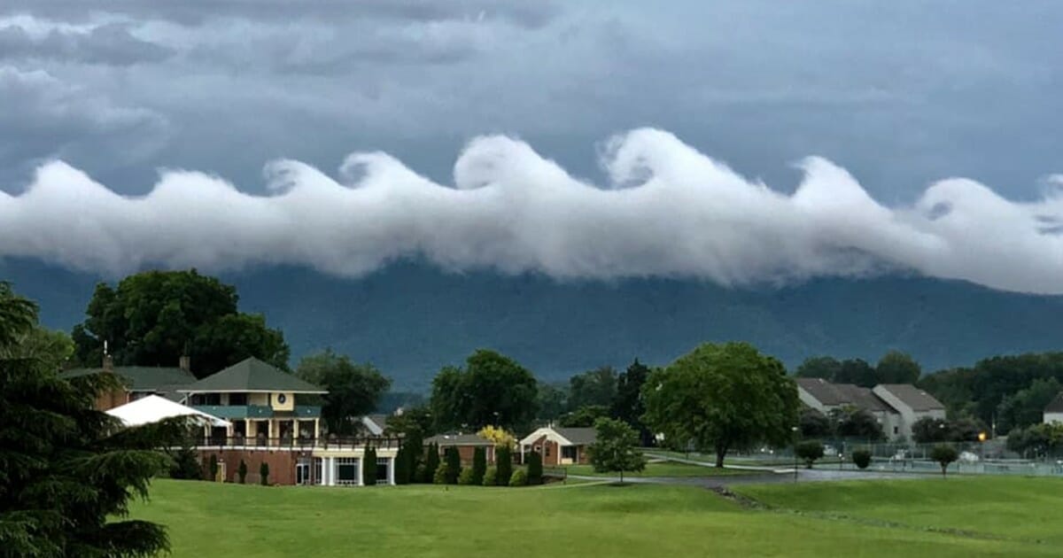 Rare wave-shaped clouds spotted rolling over Virginia mountains