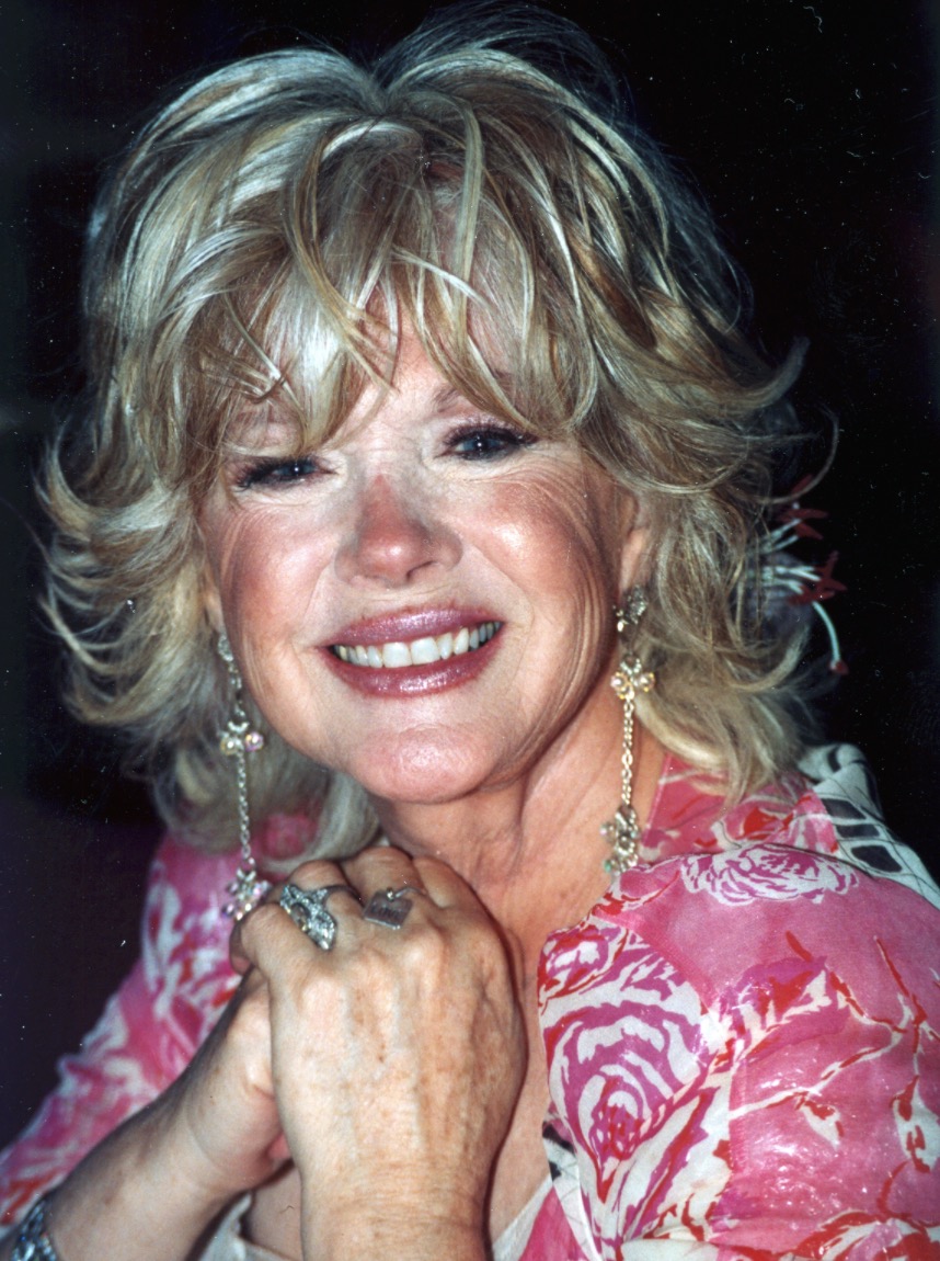 Connie Stevens New Photo Shows How She Looks Today Happy Santa