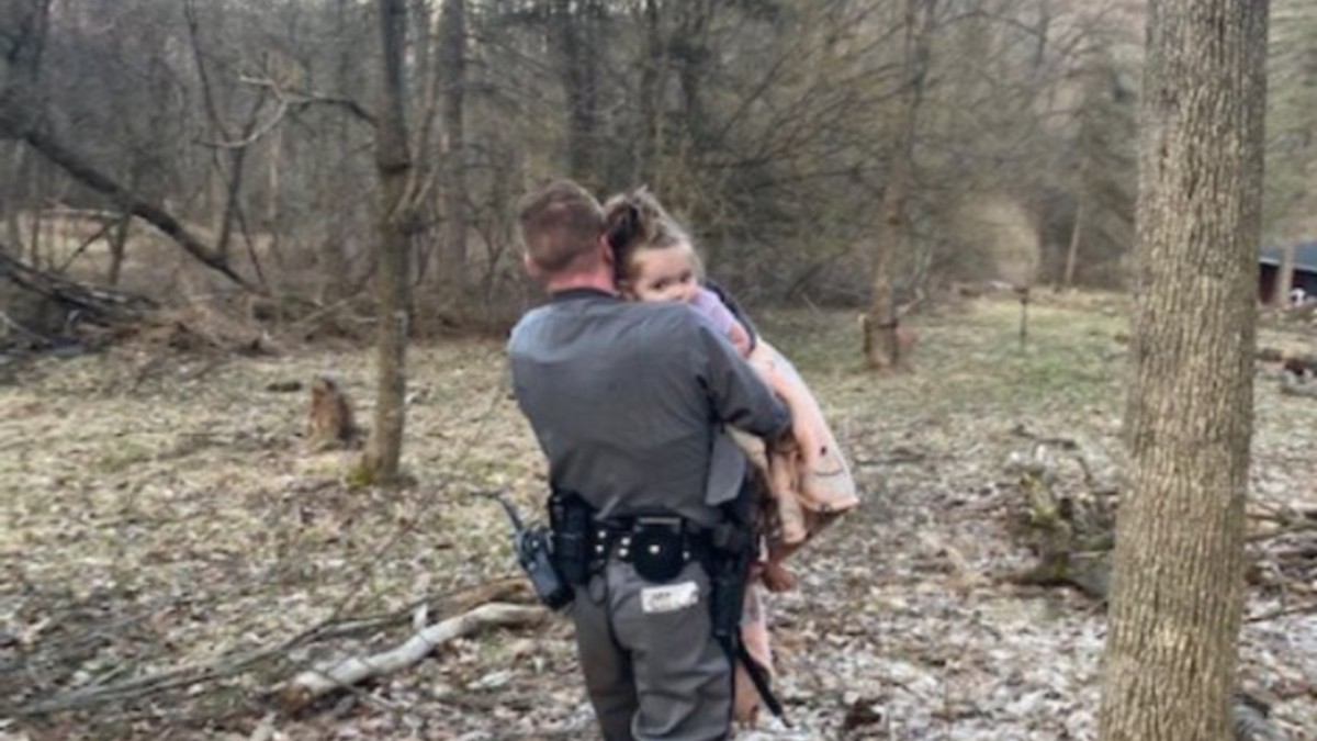 New York State Trooper finds missing 2yearold on top of mountain 30
