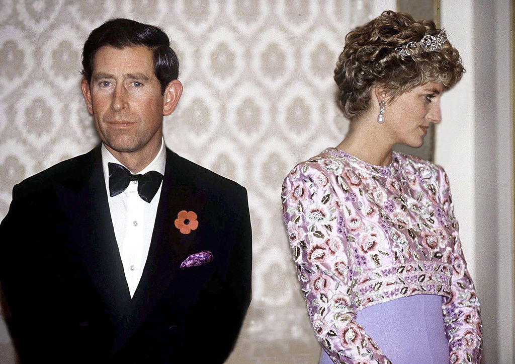 Harry ha ereditato l’anello di fidanzamento con zaffiro di mamma Diana, ma poi lo ha dato a William per Kate