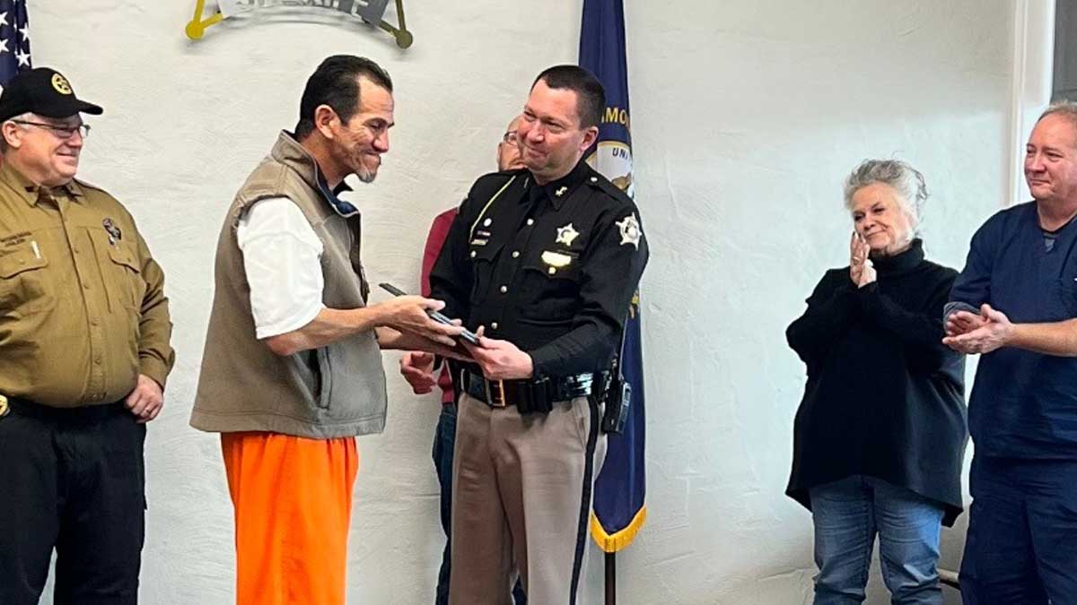 Inmate with broken leg, cracked ribs saves tornado victims at candle