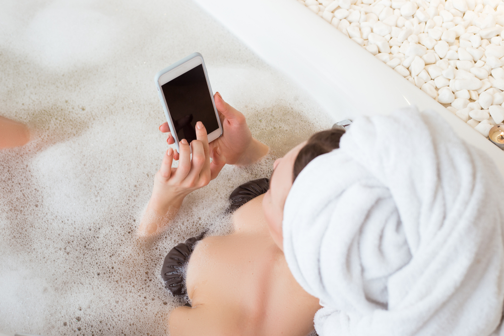 Parents issue warning after teen dies while using her phone in the bathtub
