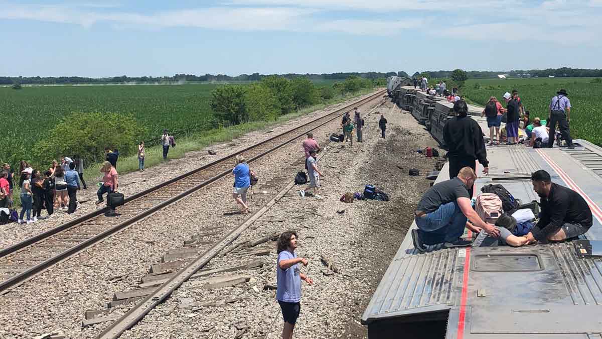15-year-old-boy-scout-comforts-dying-truck-driver-after-major-amtrak