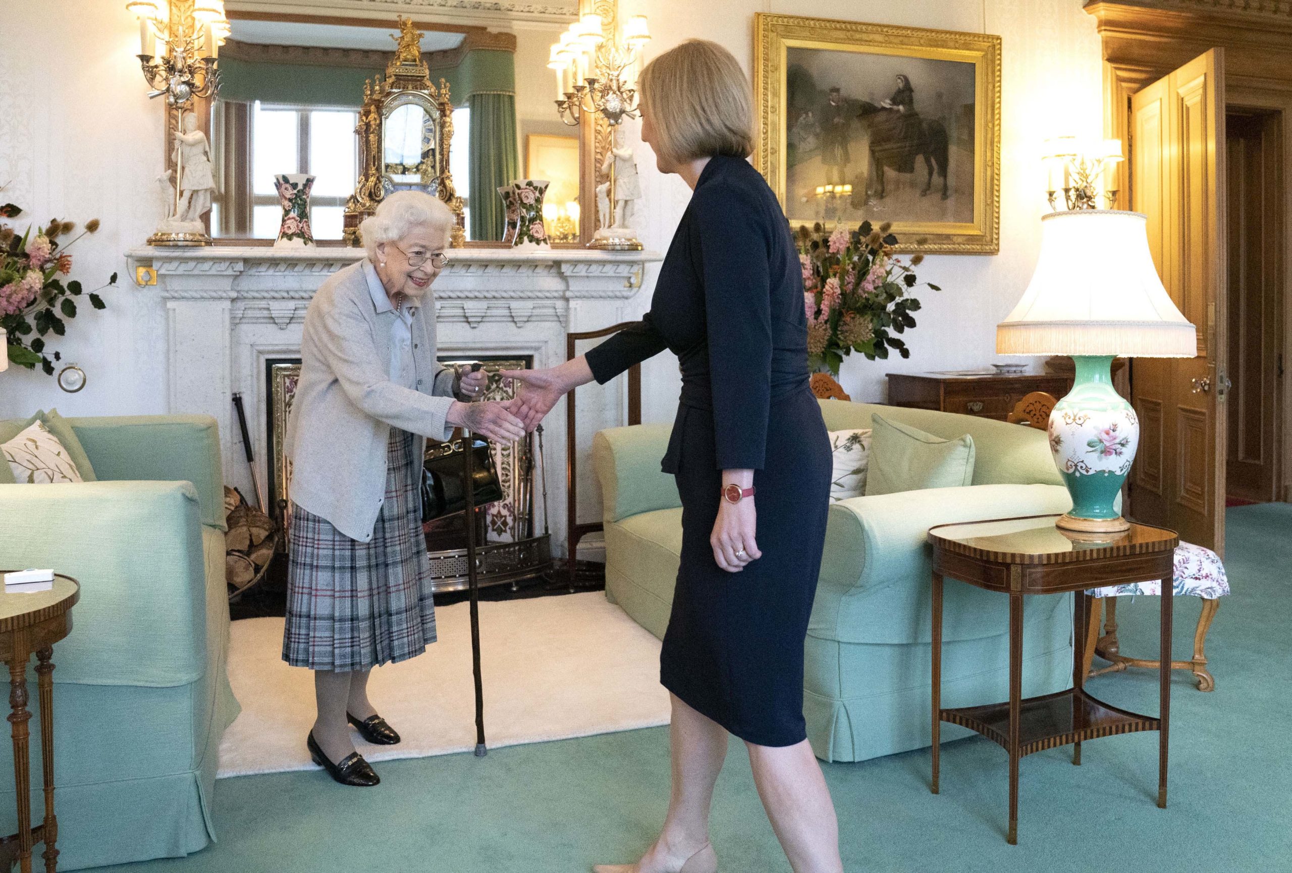 Queen Elizabeth Made Generous Gesture To Closest Staff Member Who Was   Queenelizabethliztruss1 Scaled 1 