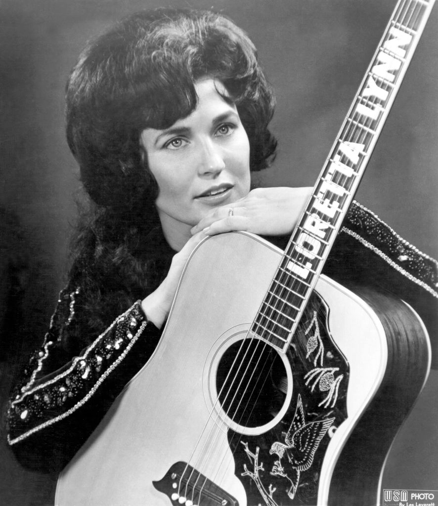 Loretta Lynn became a mom at 16 – lost two of her 6 kids unexpectedly - How Old Was Loretta Lynn When She Got Married? Early Life Facts