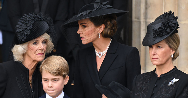 Lip reader reveals: Camilla's command to Kate at Queen's funeral