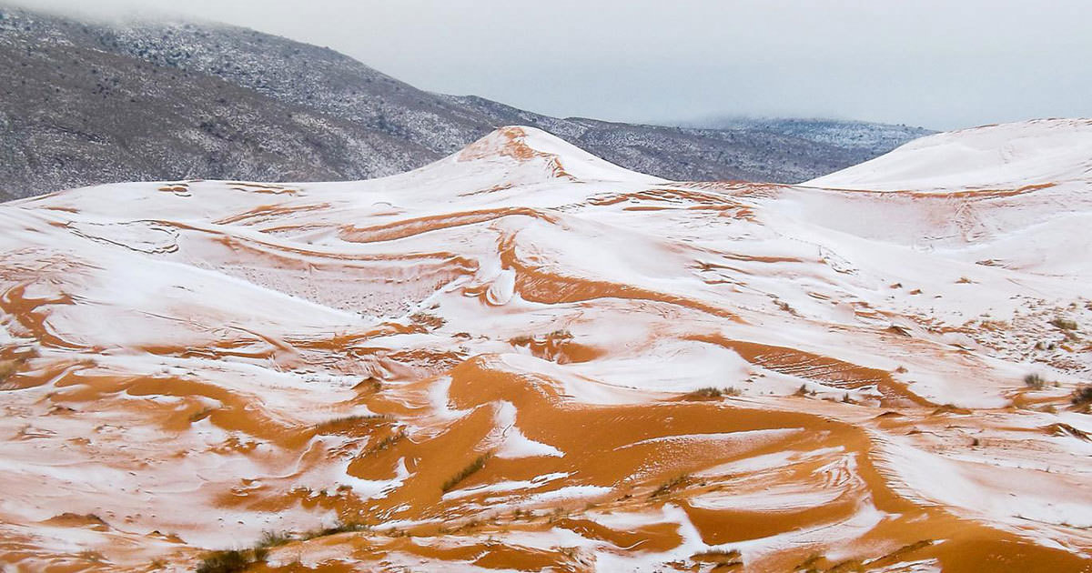 Historiska bilderna: Här snöar det i Sahara
