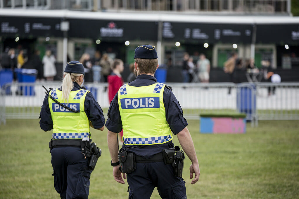 STOCKHOLM 20170609 På fredagseftermiddagen drog musikfestivalen Summerburst igång på Gärdet i Stockholm. Poliser bevakar området. Foto: Christine Olsson / TT