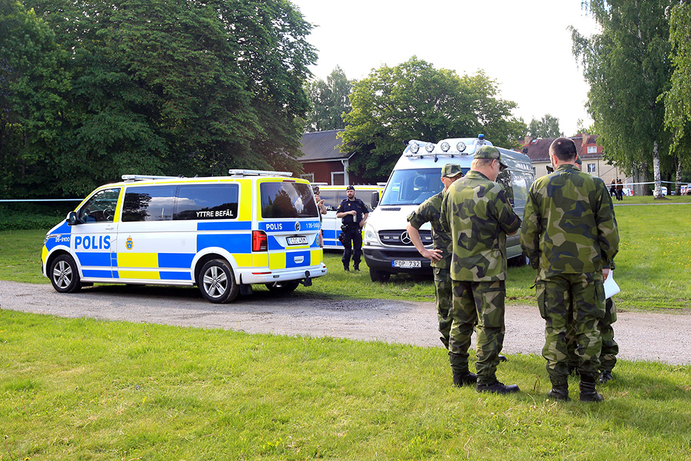 LJUSNE 2022-06-09 Polisen och hemvärnet söker efter försvunnen treårig pojke i bostadsområde i Ljusne. Foto: Pernilla Wahlman/ TT