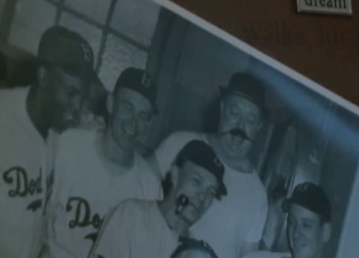 zdjęcie z mężczyznami w strojach bejsbolowych