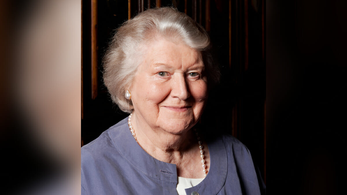 Patricia Routledge (Hyacinth Bucket) .