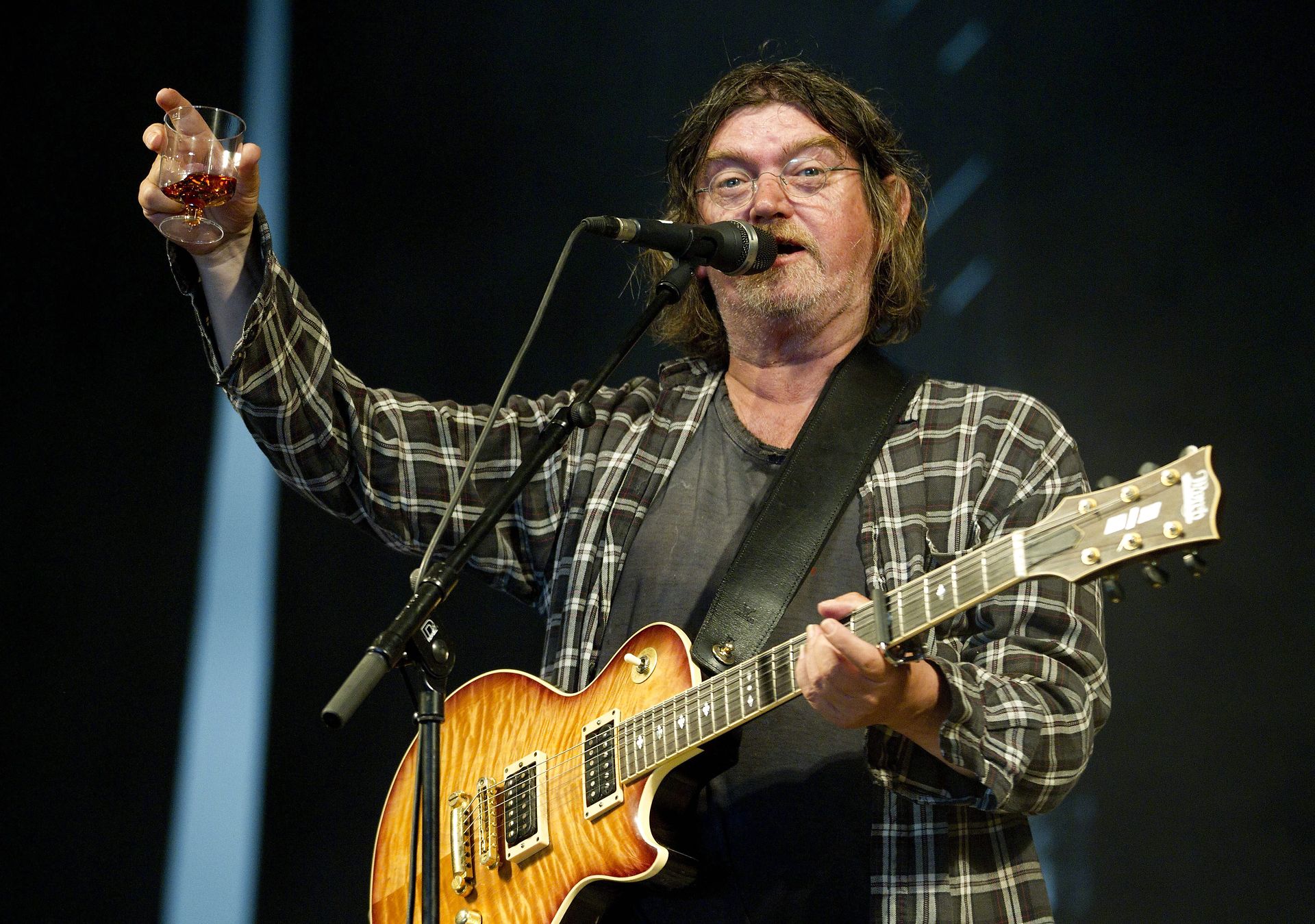 Johnny Madsen aflyser alt Vil ikke afholde koncert med afstand og mundbind