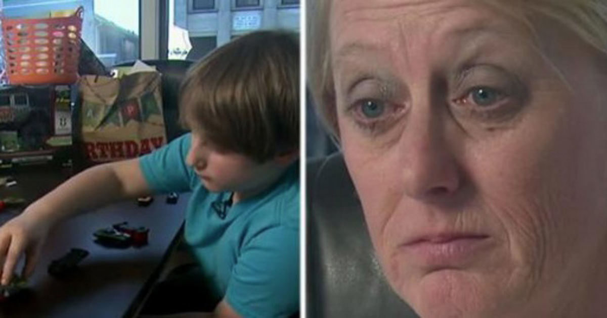 Die Oma saugt heftig an seinem Pimmel Die Oma saugt heftig an seinem Pimmel