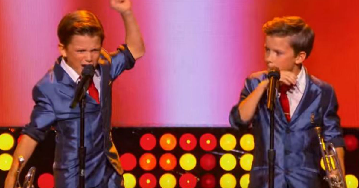 Zwillingsbrüder überwältigen die Menge mit einem zeitlosen Klassiker