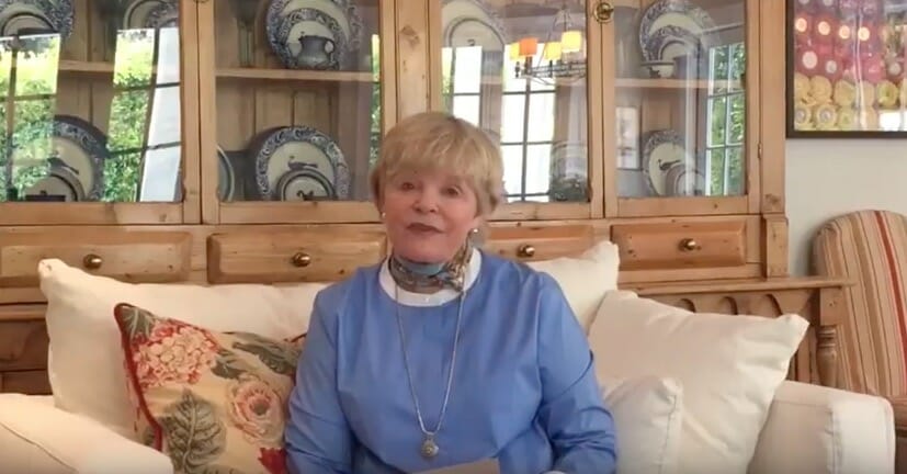 Mulher é prensa em hospício pela família e reencontra filha anos após Mulher é prensa em hospício pela família e reencontra filha anos após