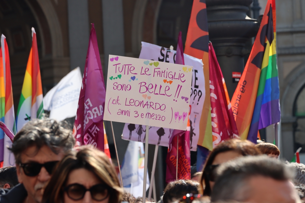 Roma riconoscerà i figli di due mamme – la decisione del sindaco crea polemiche online Roma riconoscerà i figli di due mamme – la decisione del sindaco crea polemiche online