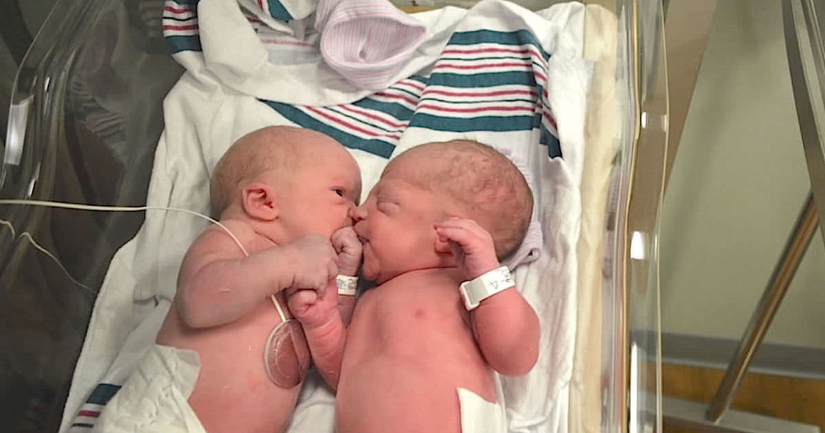 Familie Haast Zich Naar Kraamafdeling Na De Geboorte Kijken En Kunnen Hun Ogen Niet Geloven