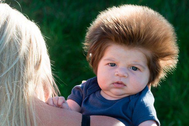 Moeder Bevalt Van Baby Met Extreem Lang Haar Als Ze Beter Kijk Ontdekt Ze De Schokkende Waarheid