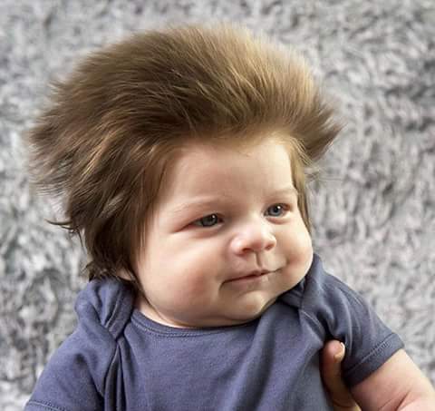 La Maman Donne Naissance A Un Bebe Aux Cheveux Extremement Longs Y Regarde De Plus Pres Et Decouvre La Choquante Verite